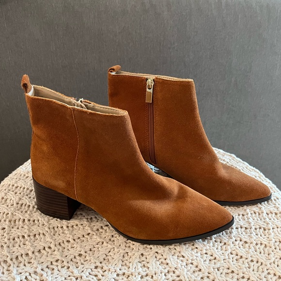 Suede En Thread Ankle Boots - Picture 2 of 2